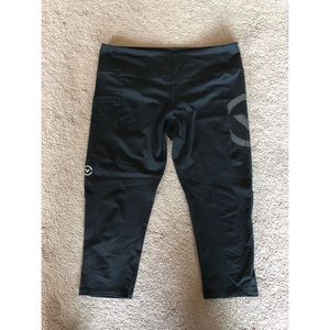 Virus Pants - Virus Crop Compression Pant L Virus Pants - Virus Crop Compression Pant L